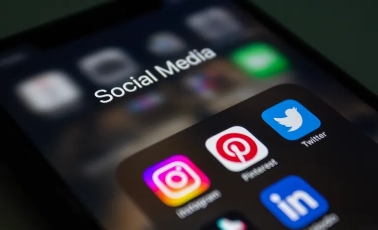 Smartphone screen showing social media app icons